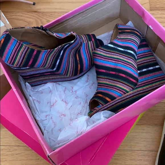 Black Multi-Colored Wedges - Picture 3 of 3